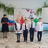 Торжественная линейка посвященная 23 февраля "День защитника Отечества"