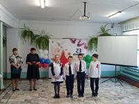 Торжественная линейка посвященная 23 февраля "День защитника Отечества"